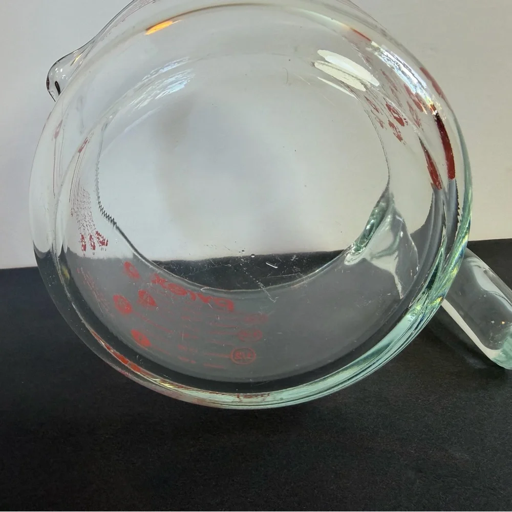 Pyrex 4 Cup Glass Measuring Cup 32oz Red Letters Made USA Open Handle EUC